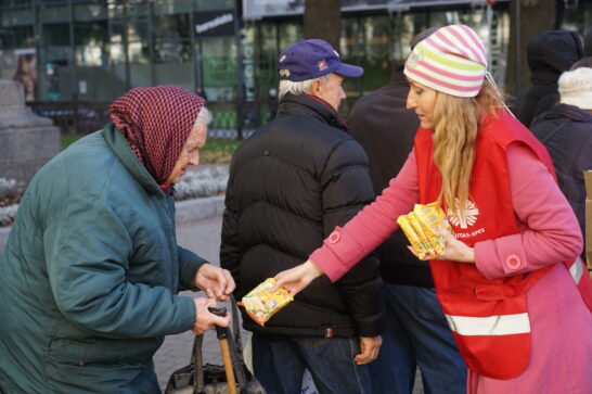 Staff and volunteers of the Caritas network are distributing food, water and medicines in cities all over Ukraine