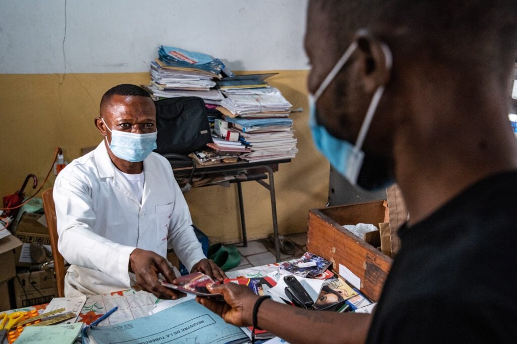Doctor at a health centre in Kinshasa, which receives funding from Cordaid for TB and HIV treatment.