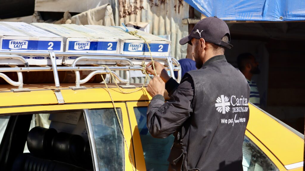 Babyvoeding komt aan op auto in Gaza bij partner Cordaid Caritas
