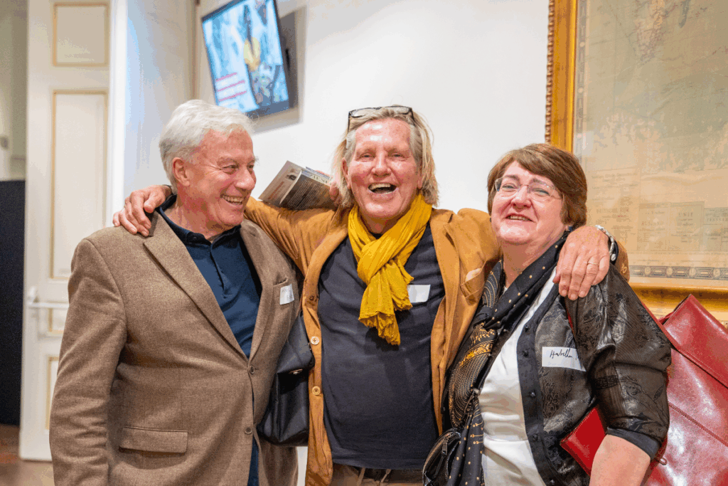 Bezoekers genieten na bij 100-jarig jubileum gezondheidswerk Cordaid